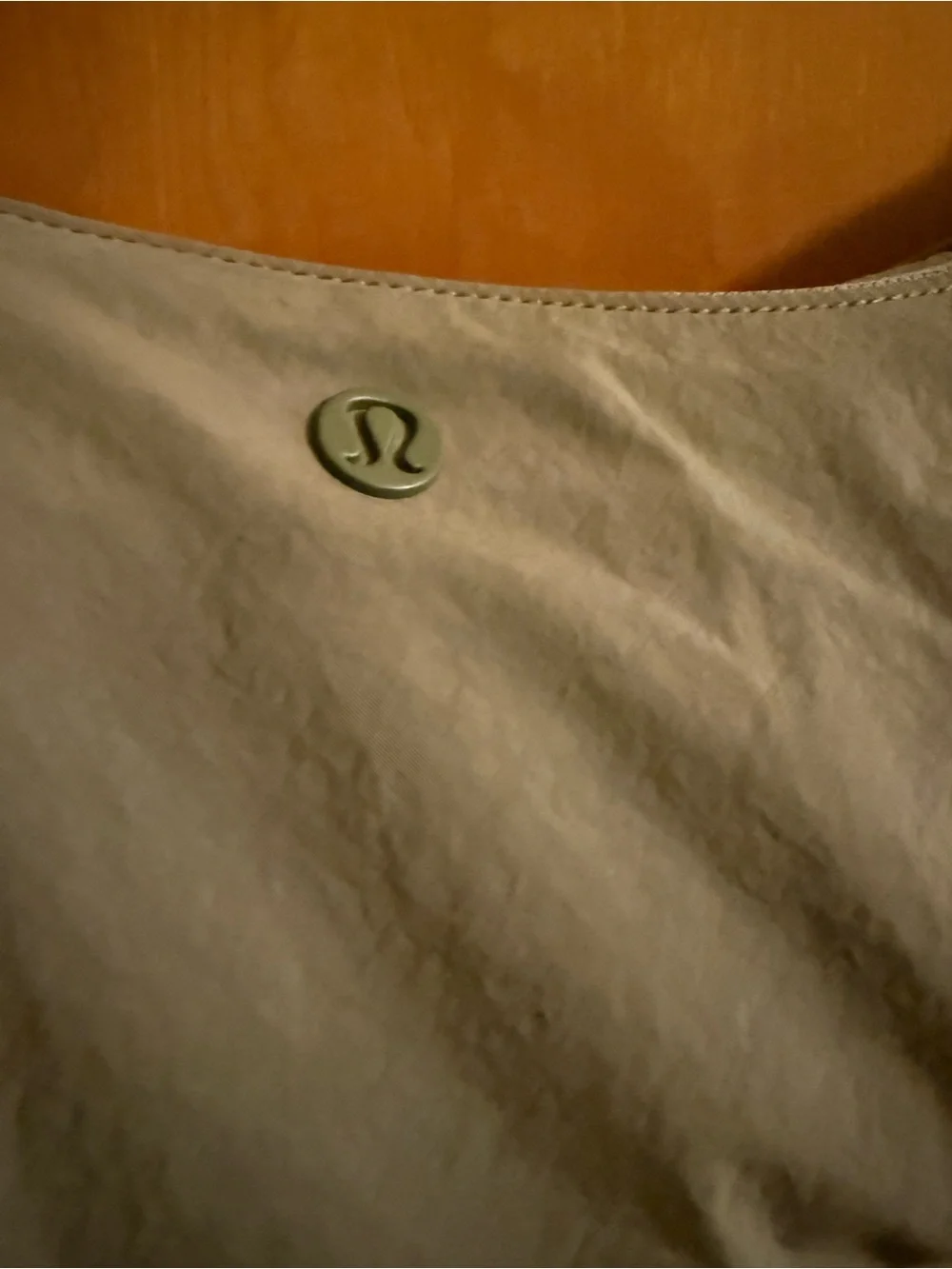 lululemon 6L Slouchy Sling Shoulder bag with metal logo olive color